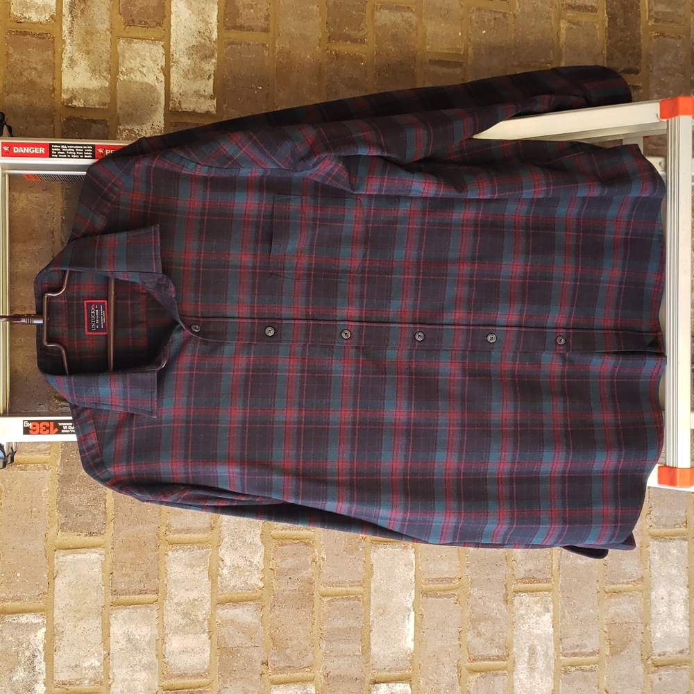 UNTUCKit • Men's Casual Button Down Plaid Shirt